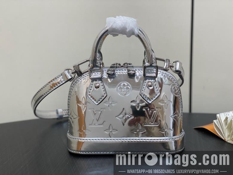 LV Bags Alma M81945 18x12x8cm gf1