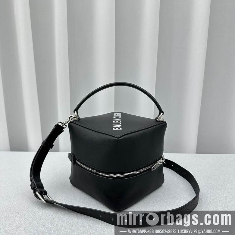 Balenciaga Bags 92856 16X16cm GY