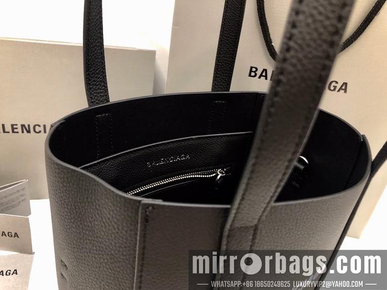 Balenciaga Bags 810630 19x9.5x22cm FY