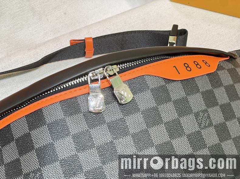 1:1 Louis Vuitton Bags Discovery Bumbag M40161 37x30x6 cm cs