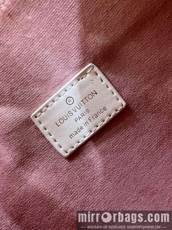 1:1 Louis Vuitton Bags Coussin M57782 M21209 26x20x12cm cs1