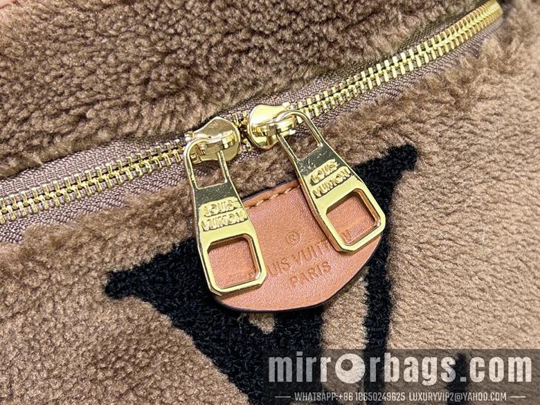 1:1 Louis Vuitton Bags Bumbag M43644 37x14x13cm ss
