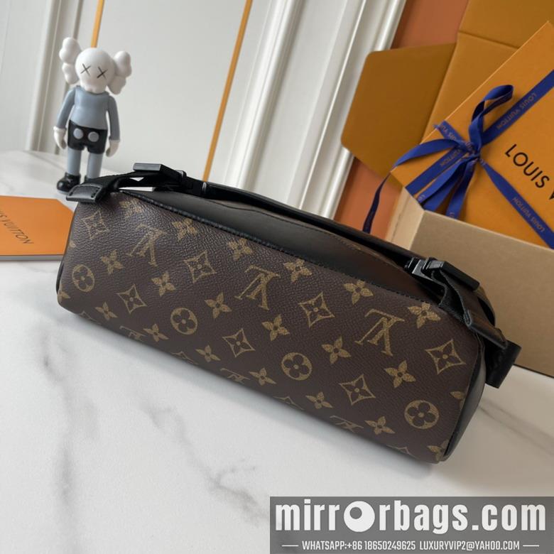 1:1 Louis Vuitton Bags Voyager M12517 33x22.5x11cm ss1