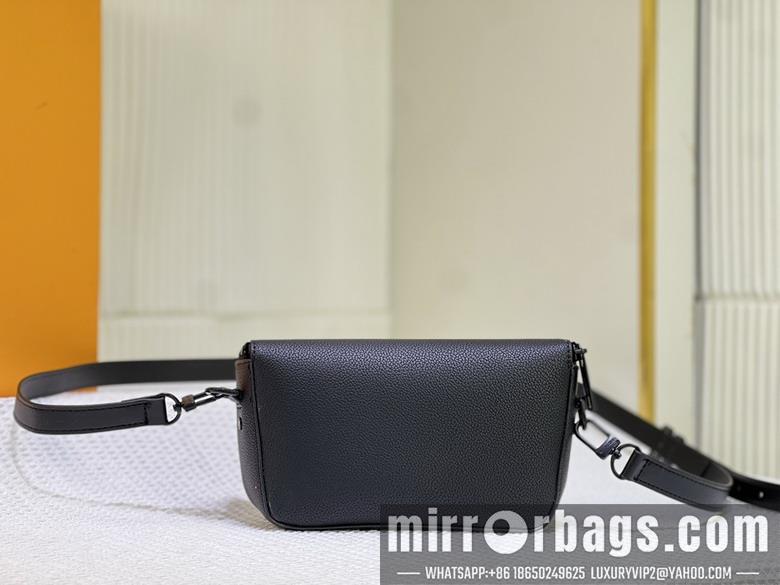 1:1 Louis Vuitton Bags Pilot M83563 20x12x5.5cm ss