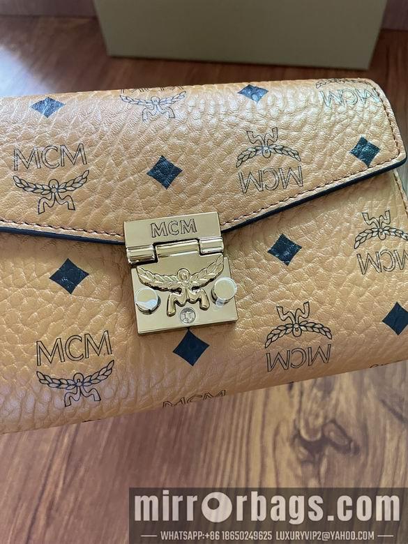 MCM Bags 20534 trumpet DY 4
