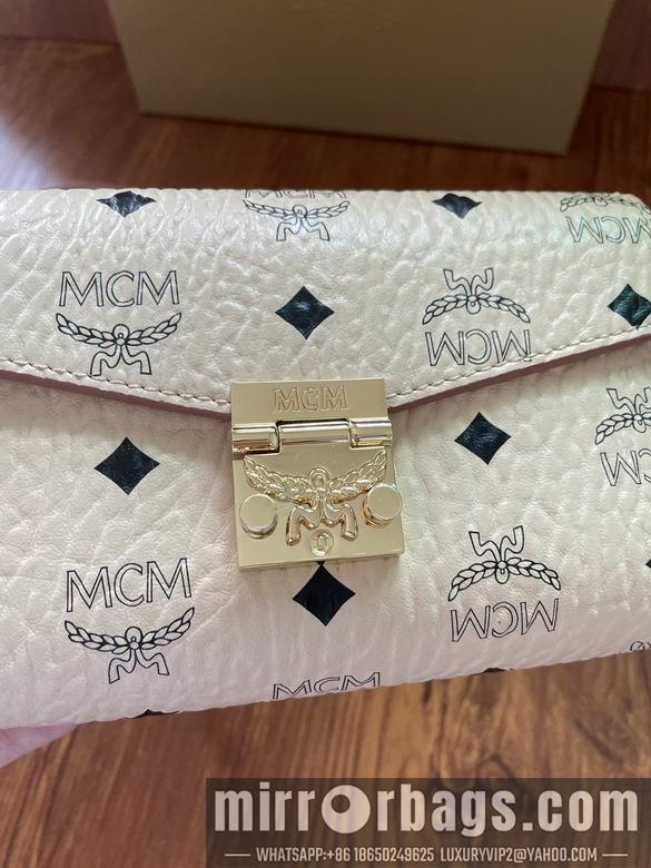 MCM Bags 20534 trumpet DY 1