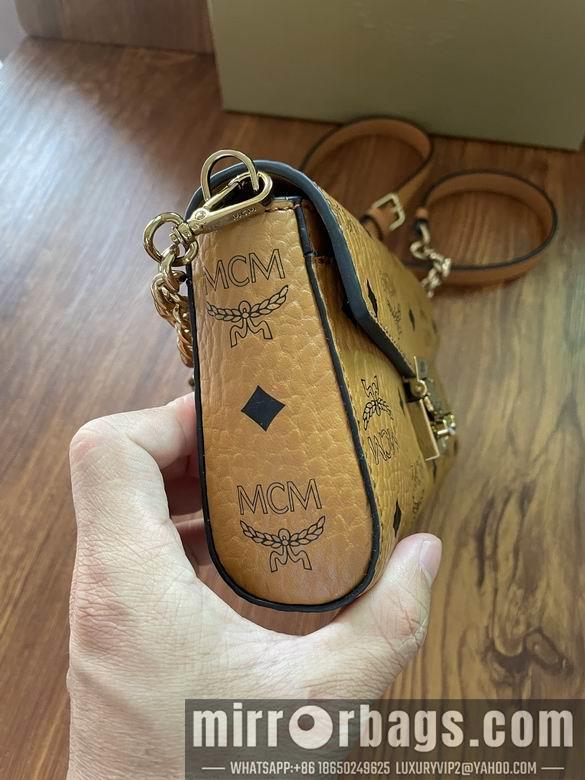 MCM Bags 20534 trumpet DY 4