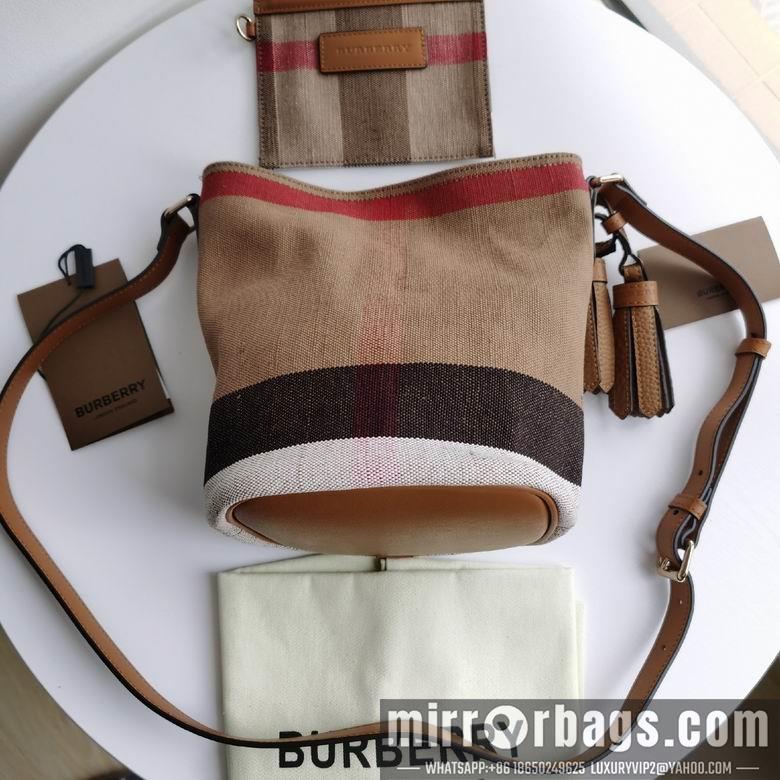 Burberry Bags 9331 17x15.5x24.5cm HQ