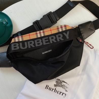 Burberry Bags 80265571 31X19cm WP