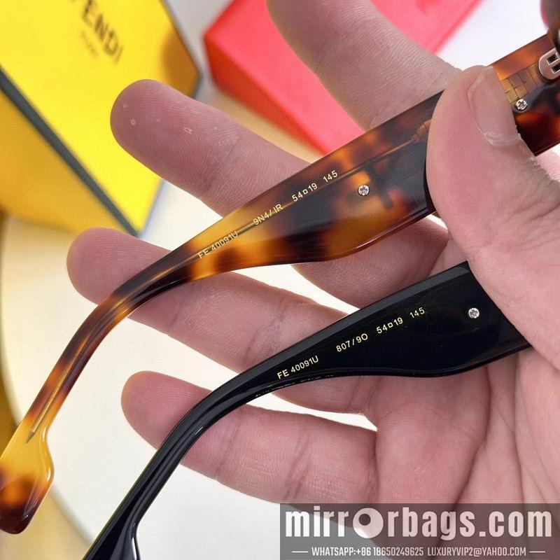 Fendi Glasses smh56