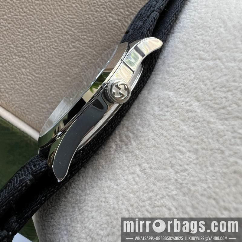 Gucci watch 080637