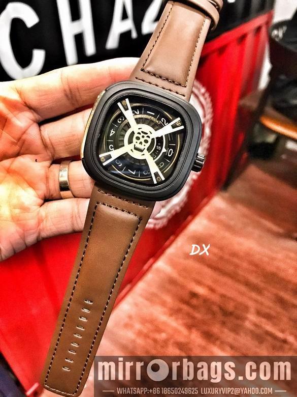 Seven Friday 47x47mm 2nms53