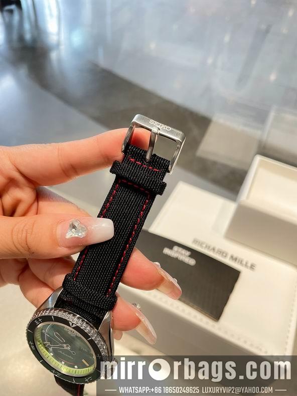 Seiko watch 42.5X13.4mm 071741