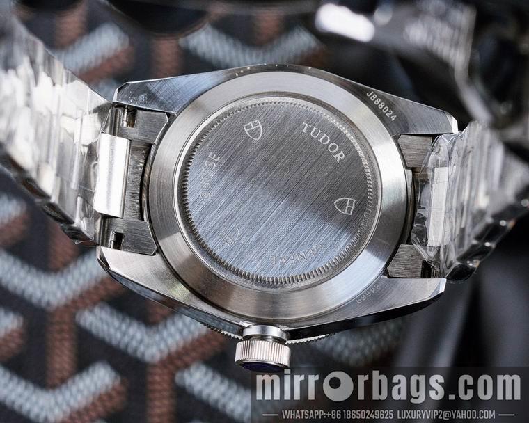 Tudor men 42mm M05