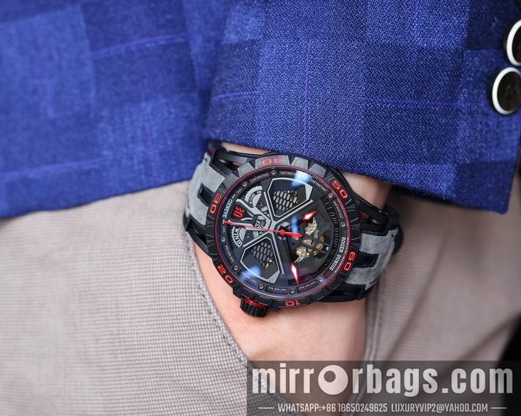Roger Dubuis men 45mm M01