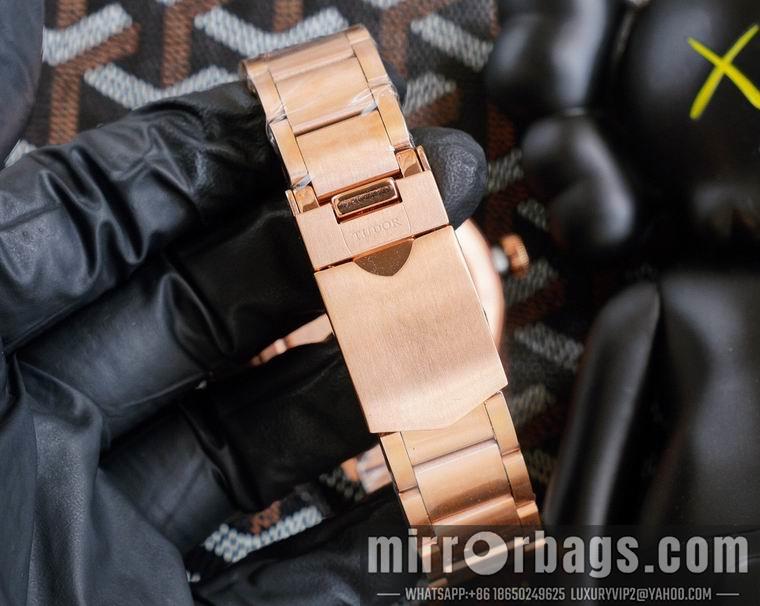 Tudor 42mm men M02