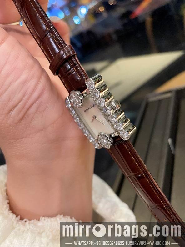 Van Cleef & Arpels women 33mm 101649