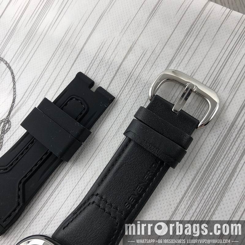 Seven Friday 47.6X47mm 0321110