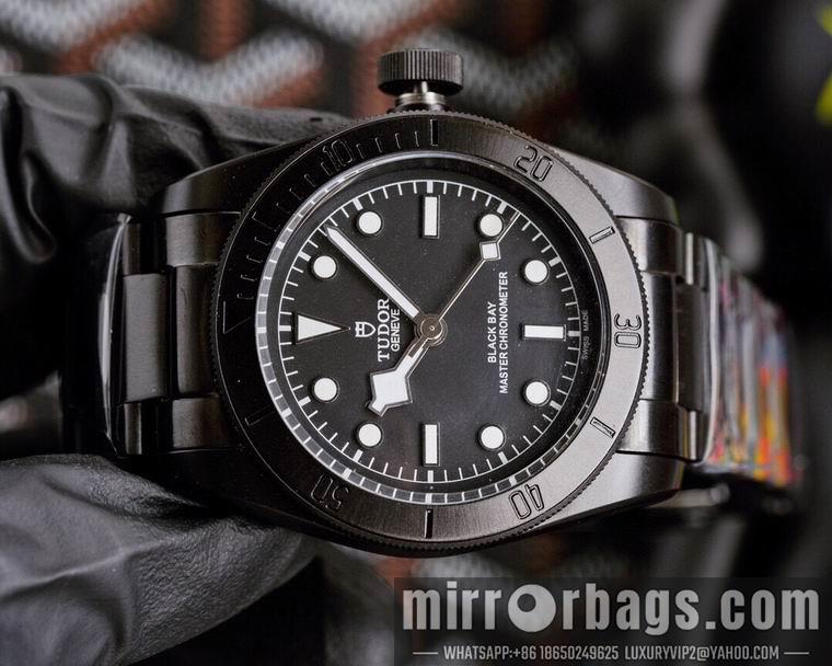 Tudor men 42mm M05