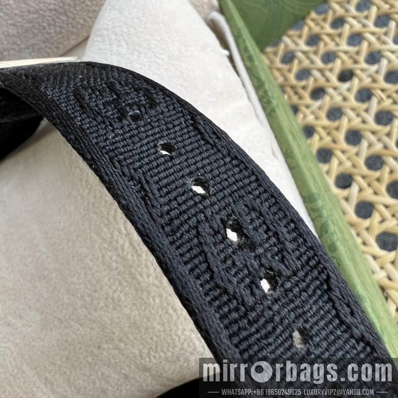 Gucci watch 080637
