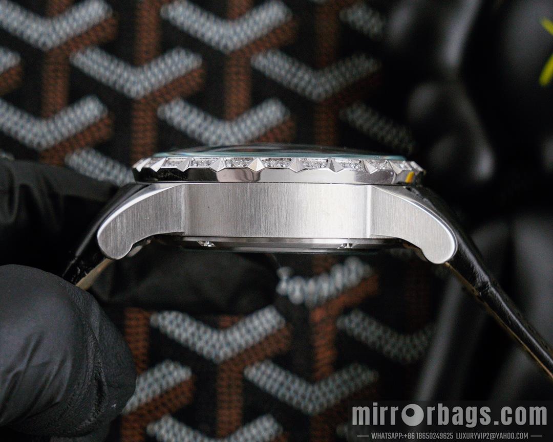 Roger Dubuis watch M08