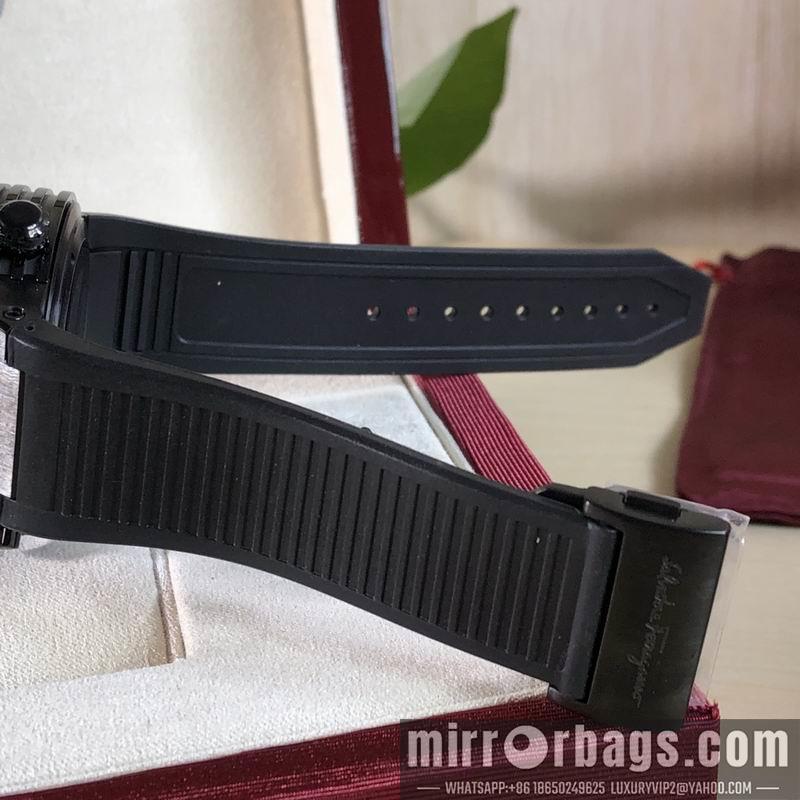 Ferragamo 44mm 032445