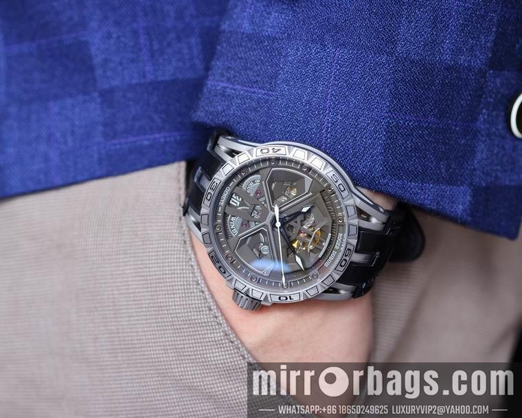 Roger Dubuis men 45mm M01