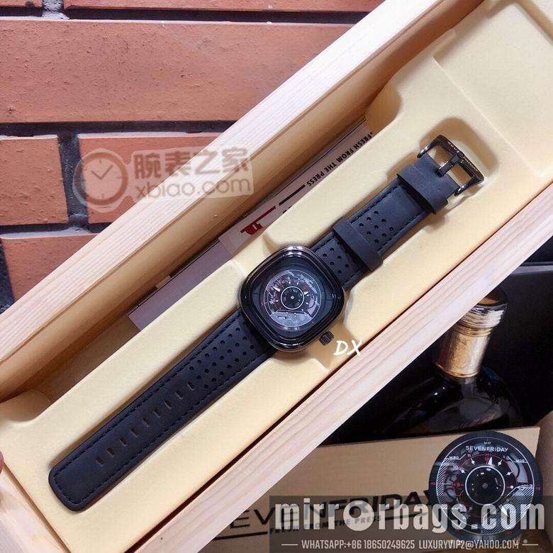 Seven Friday 47x47mm 2nms19
