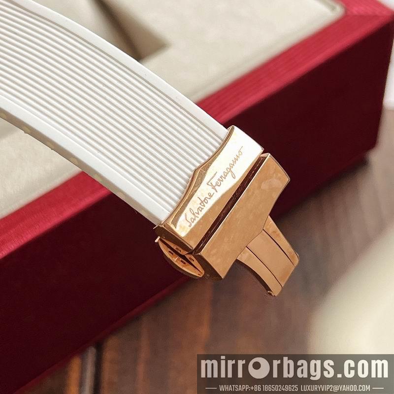 Ferragamo 40mm 080648