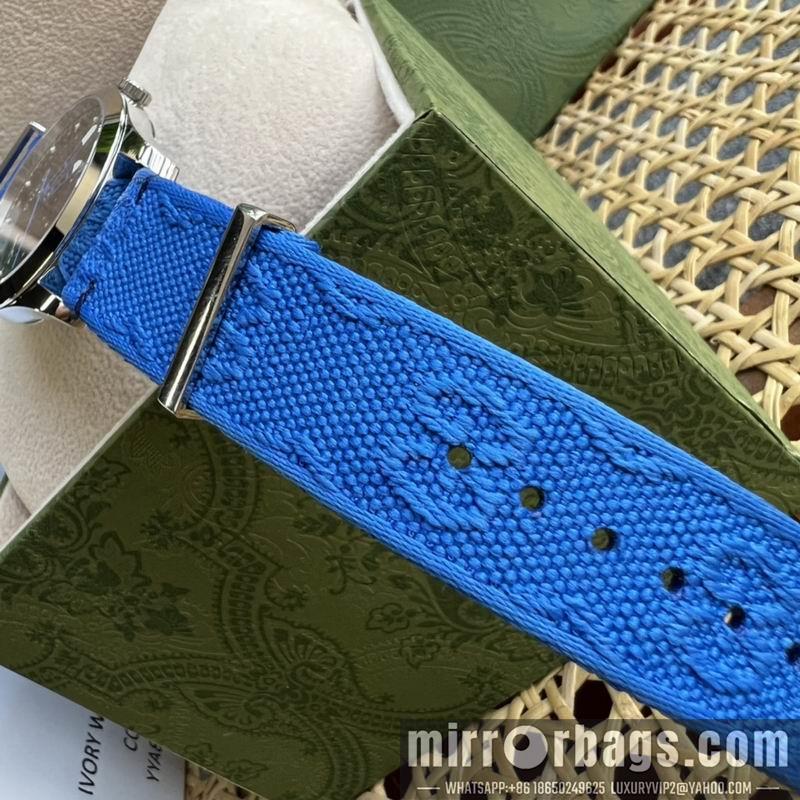 Gucci watch 080637