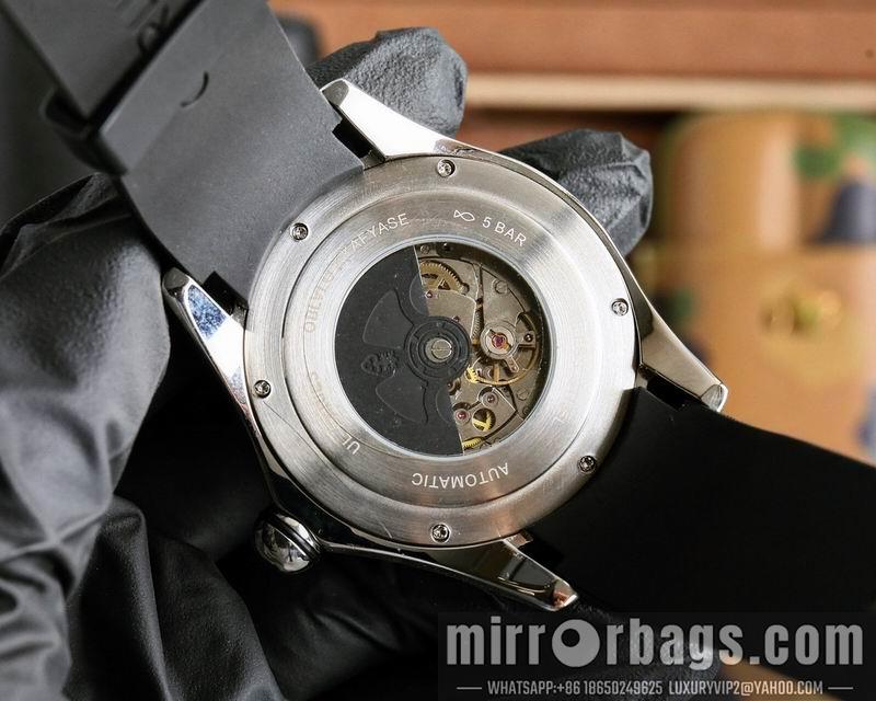 Corum 46mm 033135