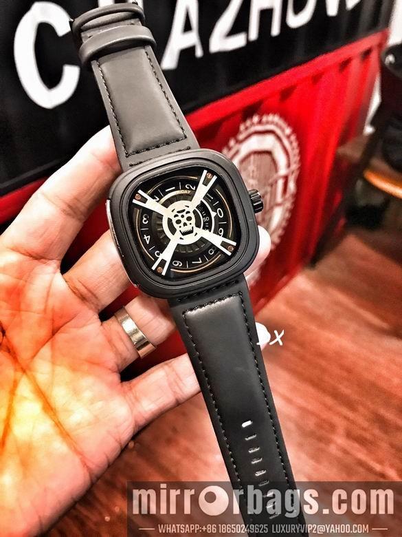 Seven Friday 47x47mm 2nms53