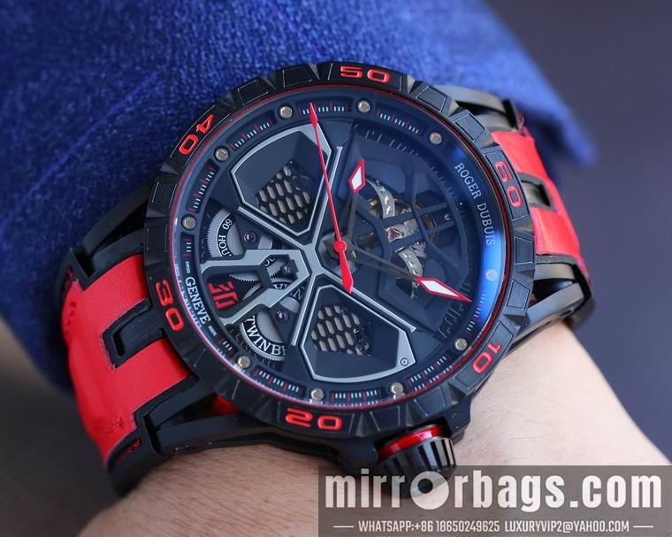 Roger Dubuis men 45mm M01