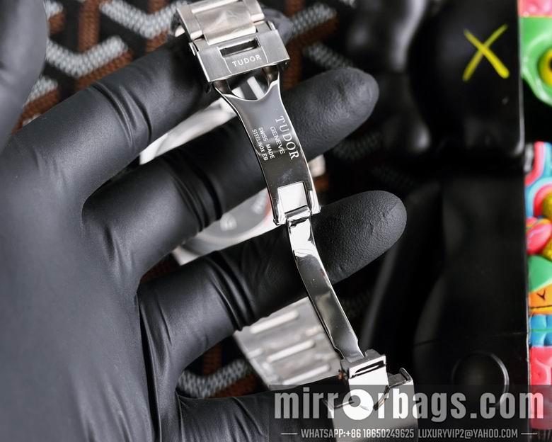 Tudor men 42mm M12