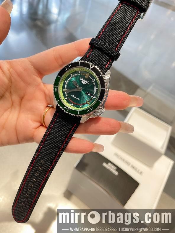 Seiko watch 42.5X13.4mm 071741
