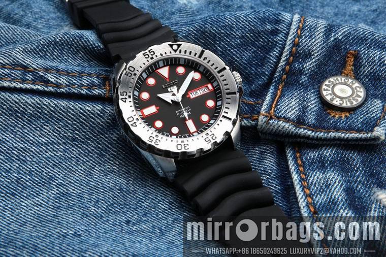 Seiko men 43mm M03