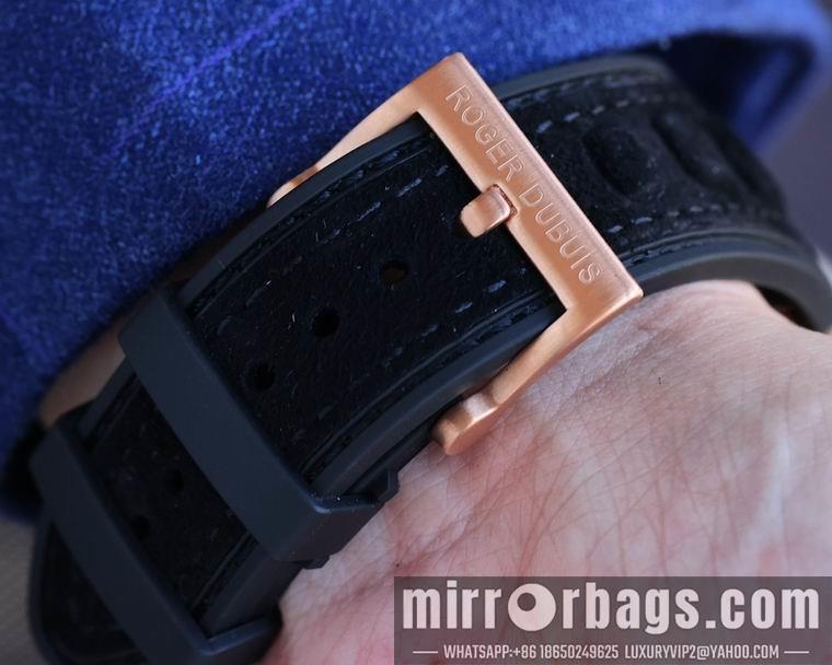 Roger Dubuis men 45mm M01
