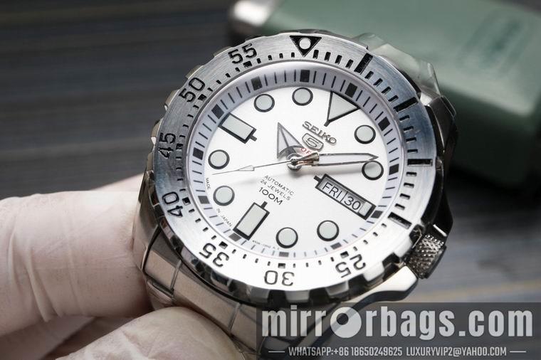 Seiko men 43mm M04