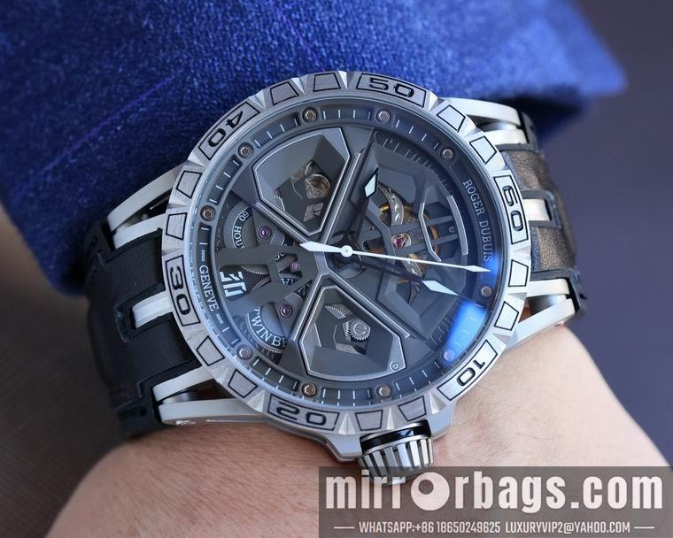 Roger Dubuis men 45mm M01