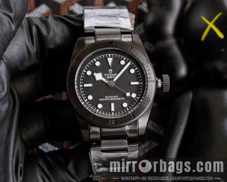 Tudor men 42mm M05