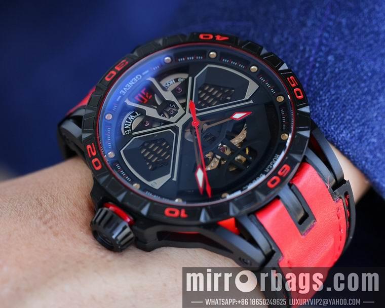 Roger Dubuis men 45mm M01