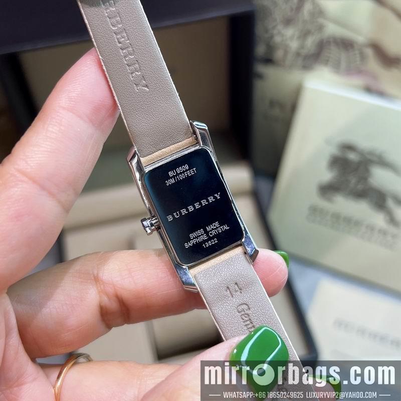 Burberry 19X30mm 060319