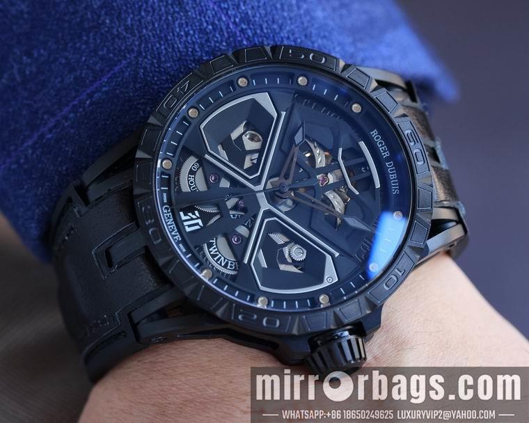 Roger Dubuis men 45mm M01