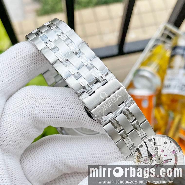 Omega men 44mm M07