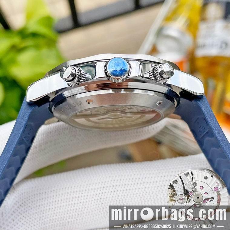 Omega men 44mm M07