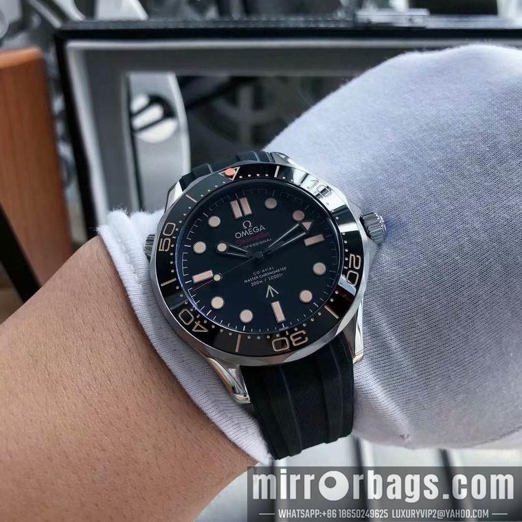Omega men 45mm M14