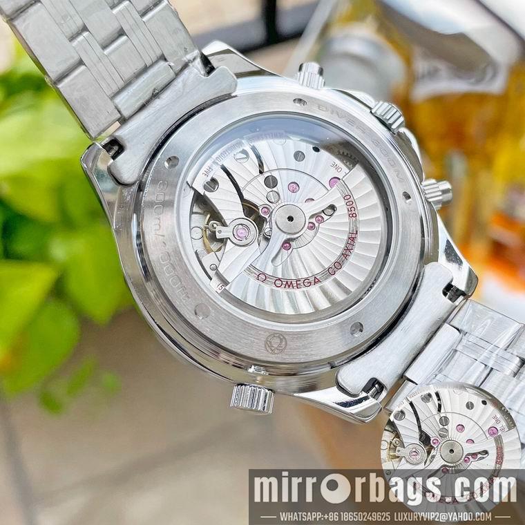 Omega men 44mm M07