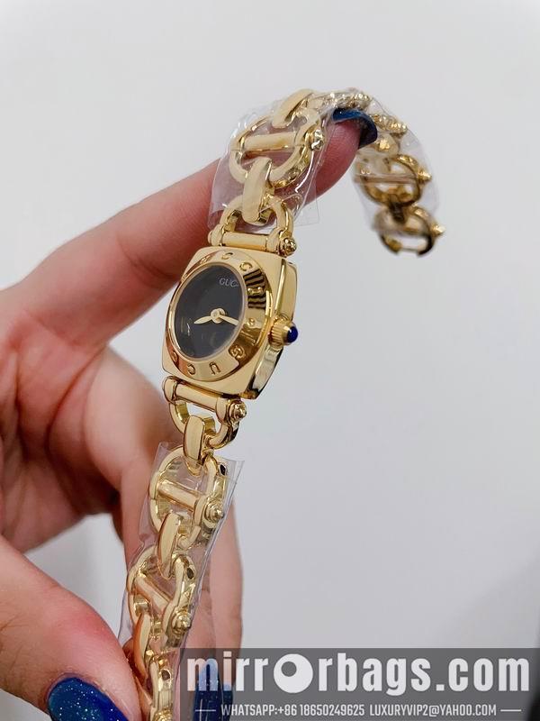 Gucci watch 121878