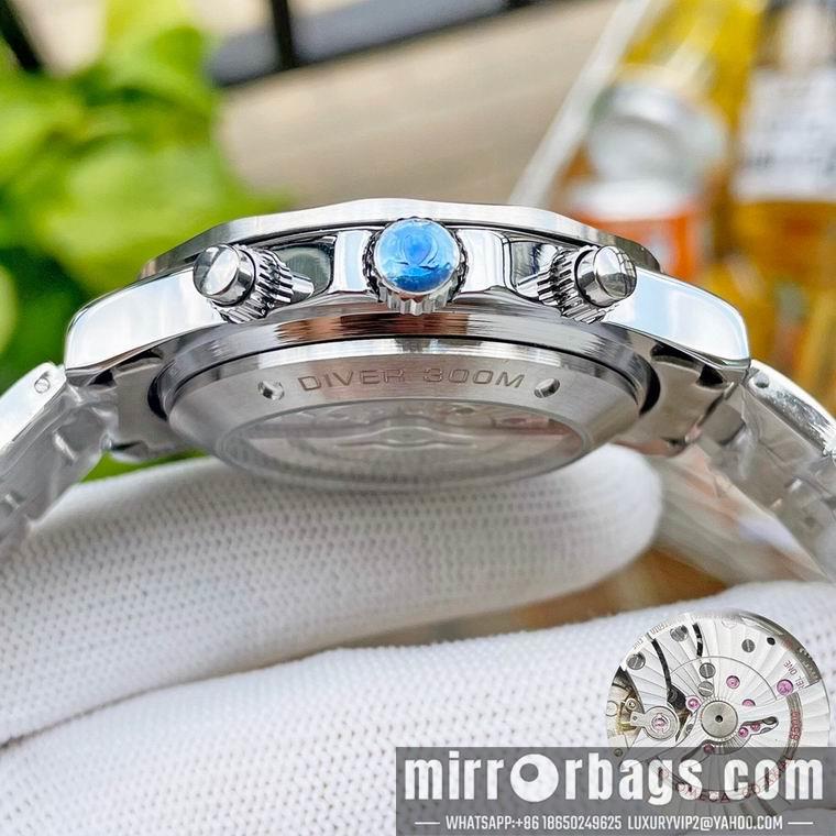 Omega men 44mm M07