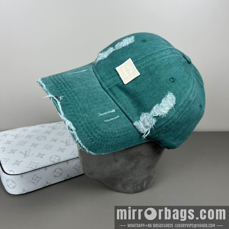 Acne Hat dx18